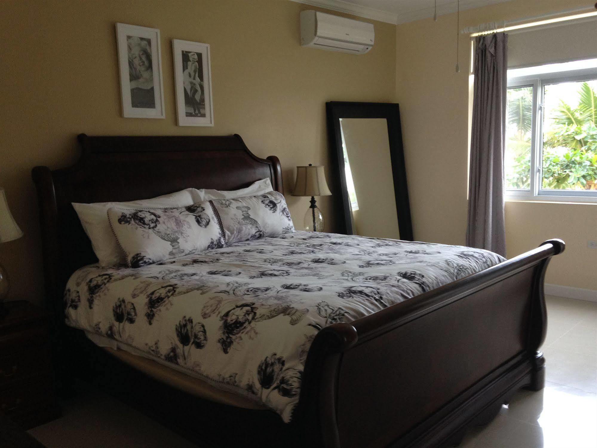 Whispering Seas Jamaica Apartment Очо Риос Екстериор снимка