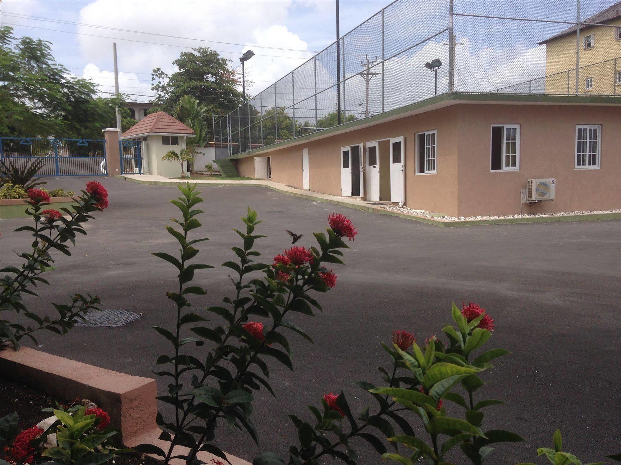 Whispering Seas Jamaica Apartment Очо Риос Екстериор снимка